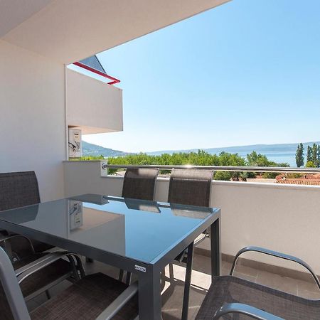 Apartman Mira- Омиш Экстерьер фото