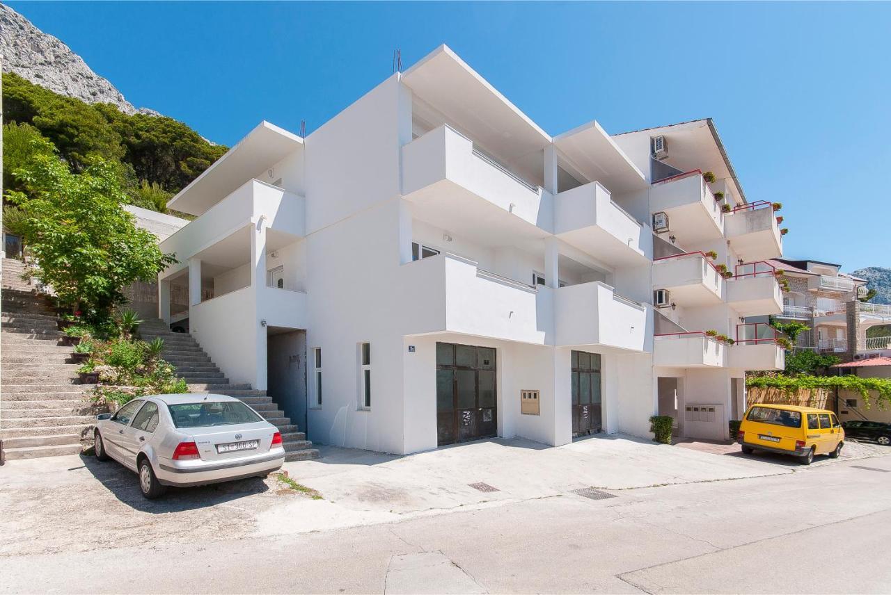 Apartman Mira- Омиш Экстерьер фото
