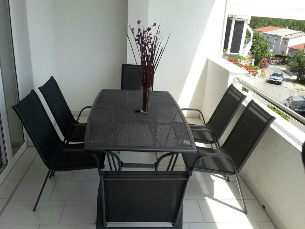 Apartman Mira- Омиш Экстерьер фото