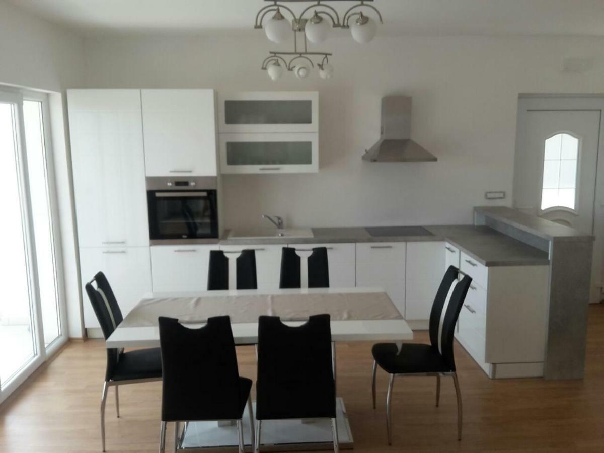 Apartman Mira- Омиш Экстерьер фото