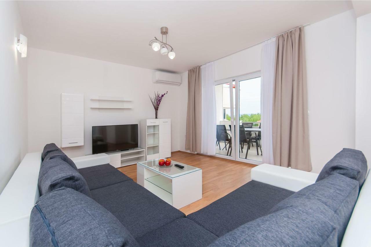Apartman Mira- Омиш Экстерьер фото