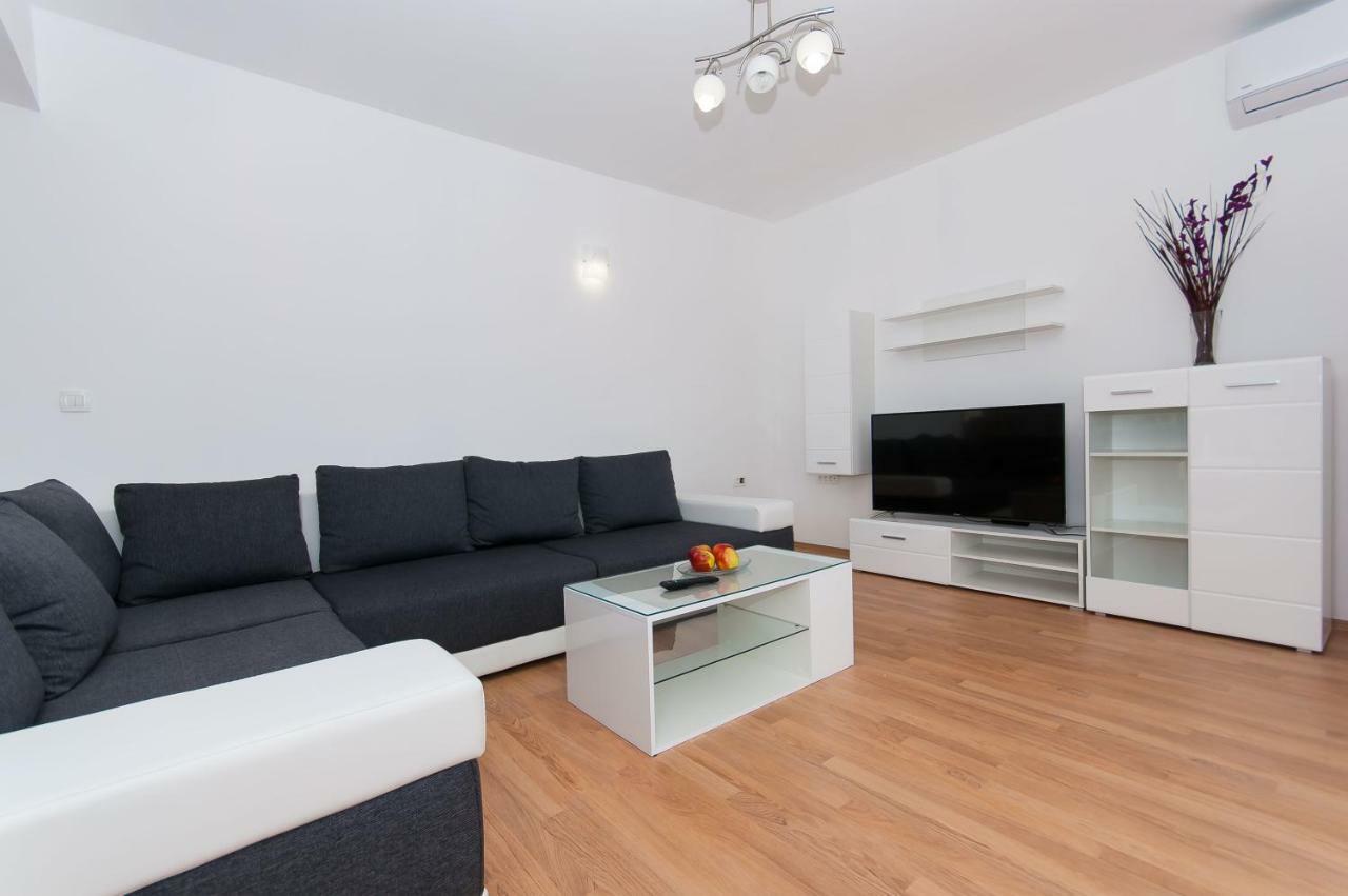 Apartman Mira- Омиш Экстерьер фото