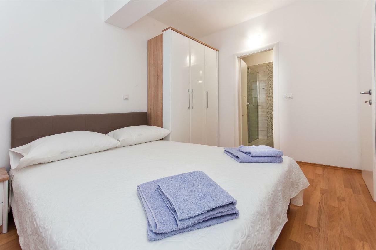Apartman Mira- Омиш Экстерьер фото
