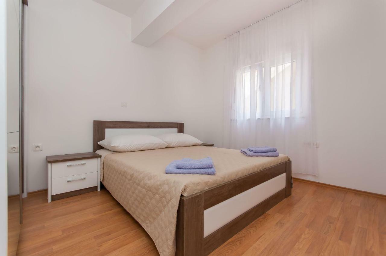 Apartman Mira- Омиш Экстерьер фото