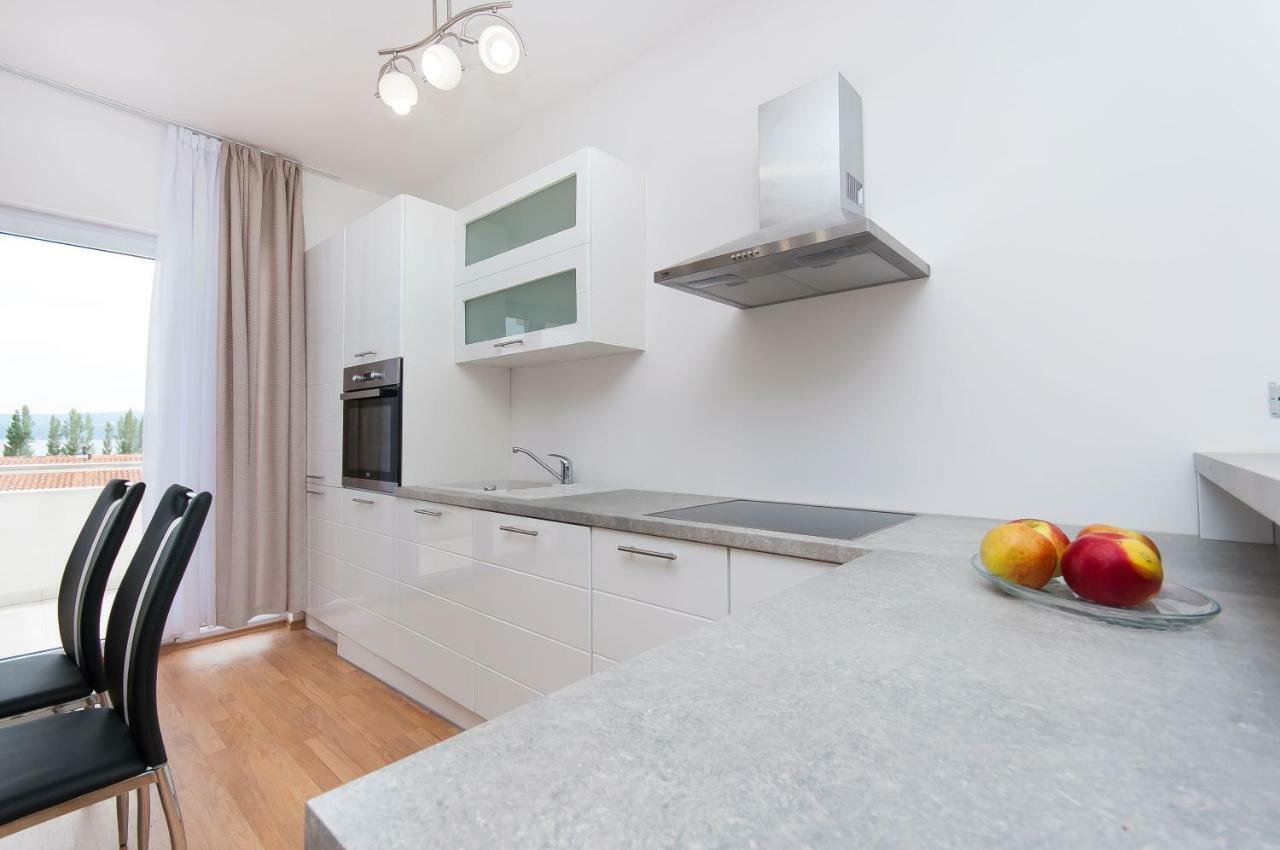 Apartman Mira- Омиш Экстерьер фото