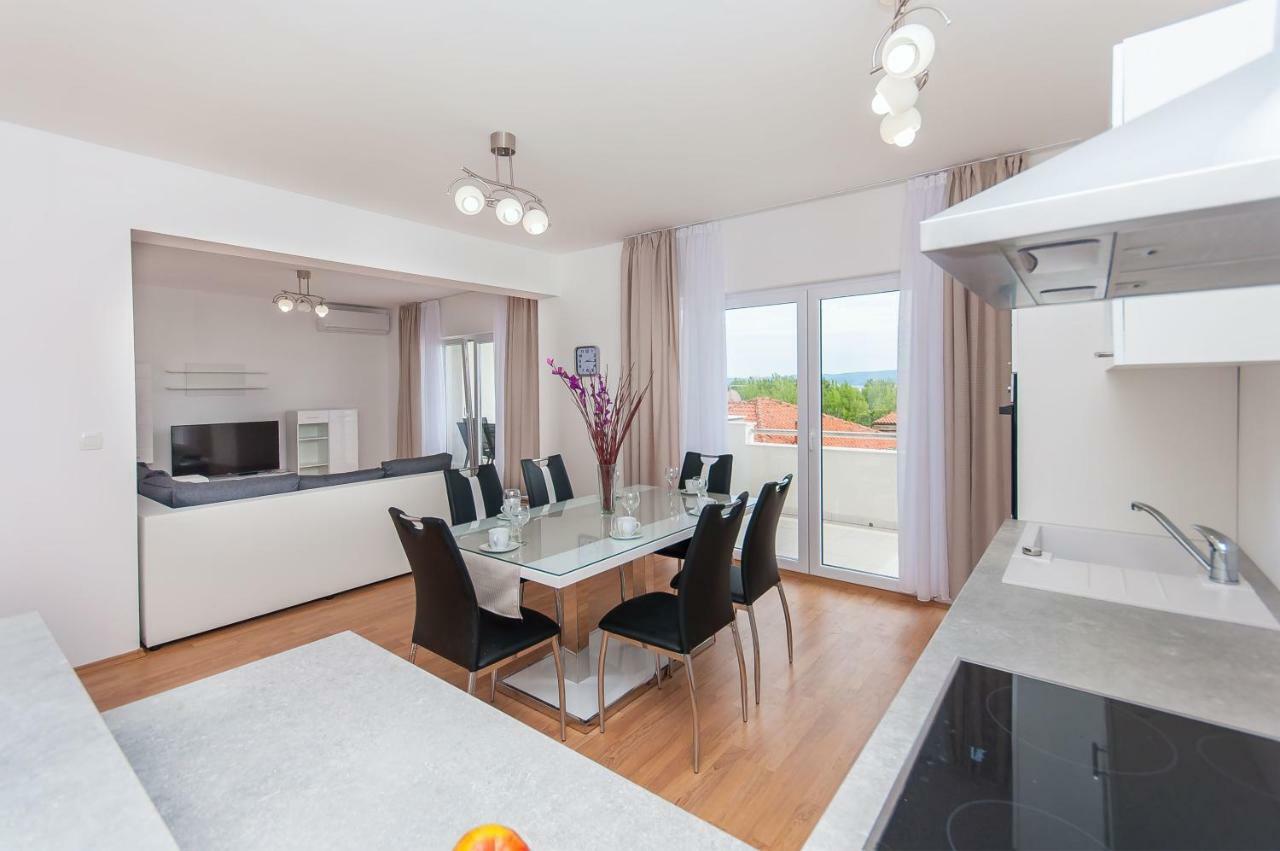 Apartman Mira- Омиш Экстерьер фото