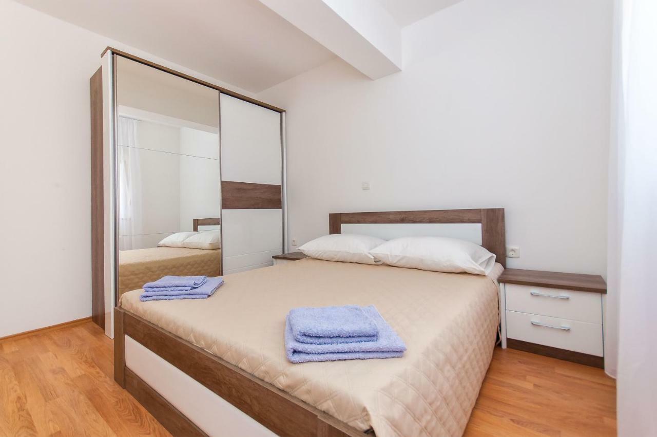 Apartman Mira- Омиш Экстерьер фото